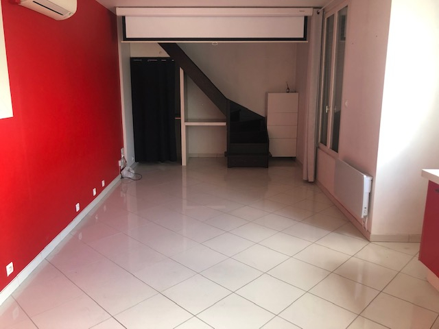 Location : duplex T2 (35 m²) et surface total au sol de 60m2 aux PAVILLONS SOUS BOIS