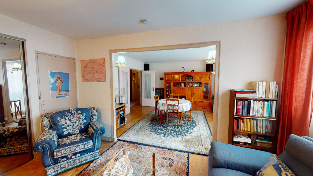 Quartier Epoque, grand trois pièces