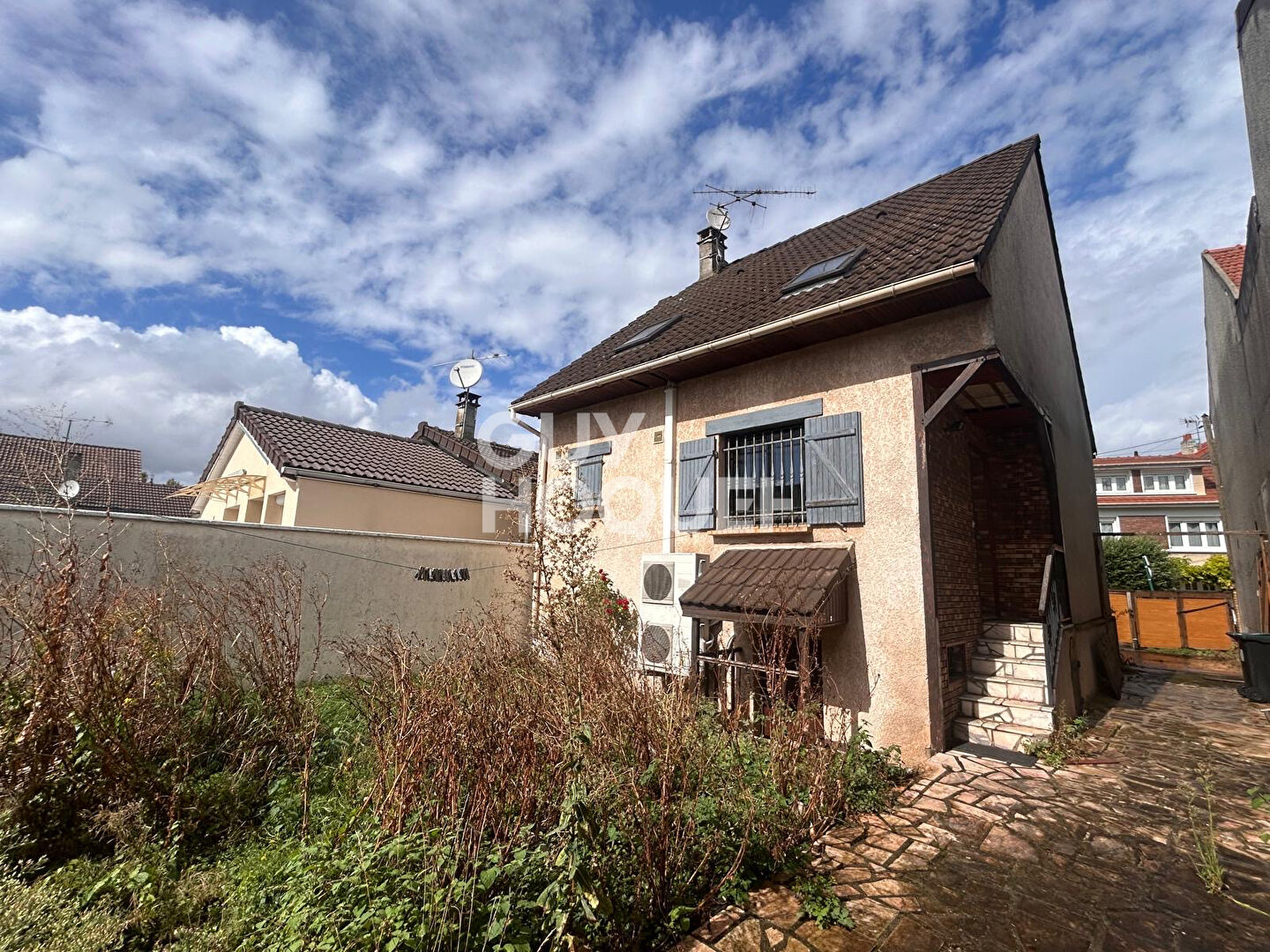 Maison à vendre - 5 pièces, 3 chambres - LES PAVILLONS SOUS BOIS