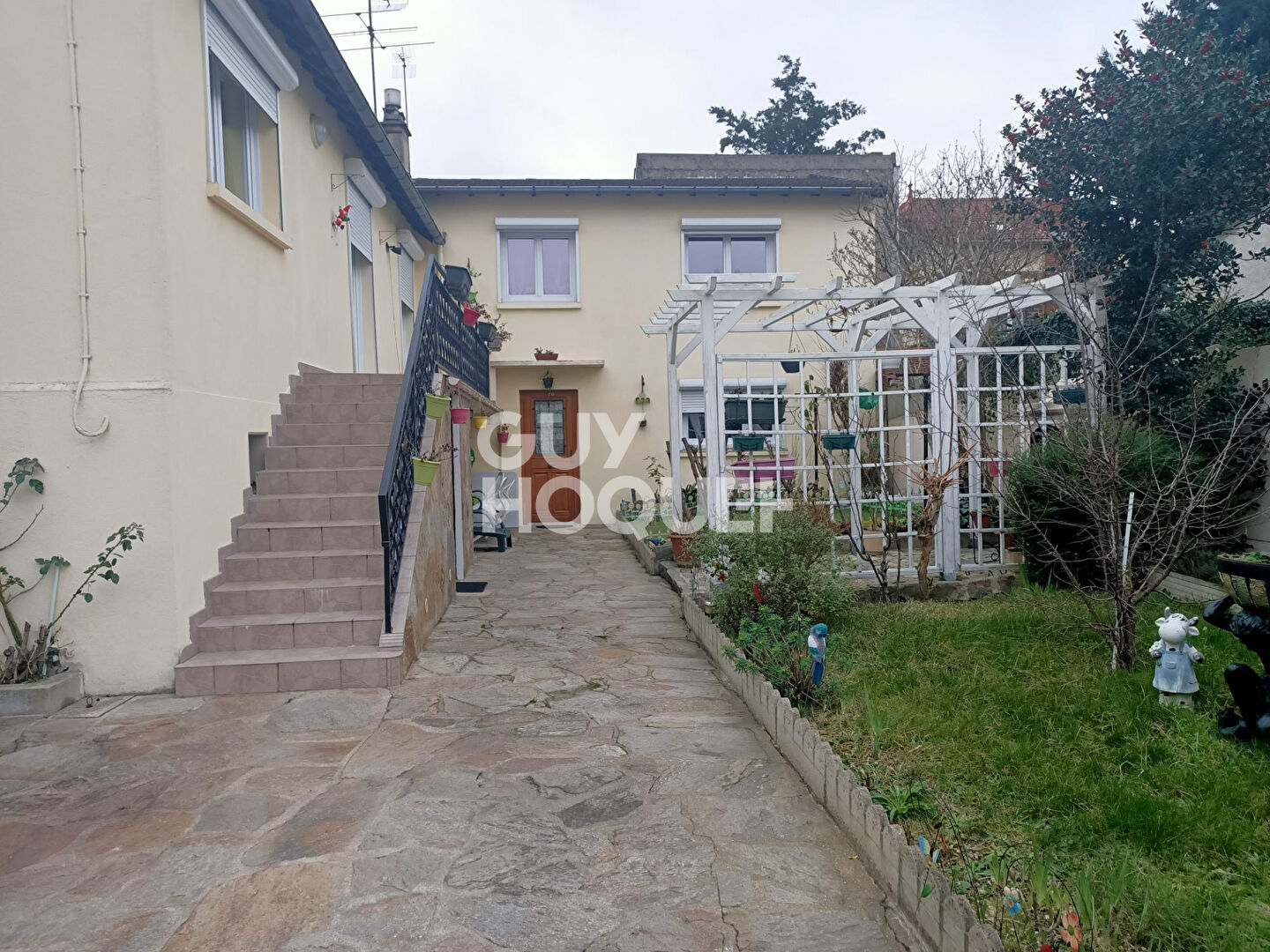 Charme et potentiel locatif à Vauban ! Maison de 2 chambres avec studio et jardin - Une opportunité unique à Livry Gargan !