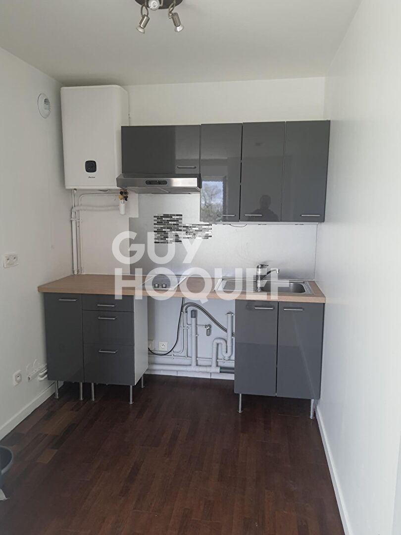 Appartement T1 à louer au dernier étage à Livry-Gargan, proche tramway et écoles