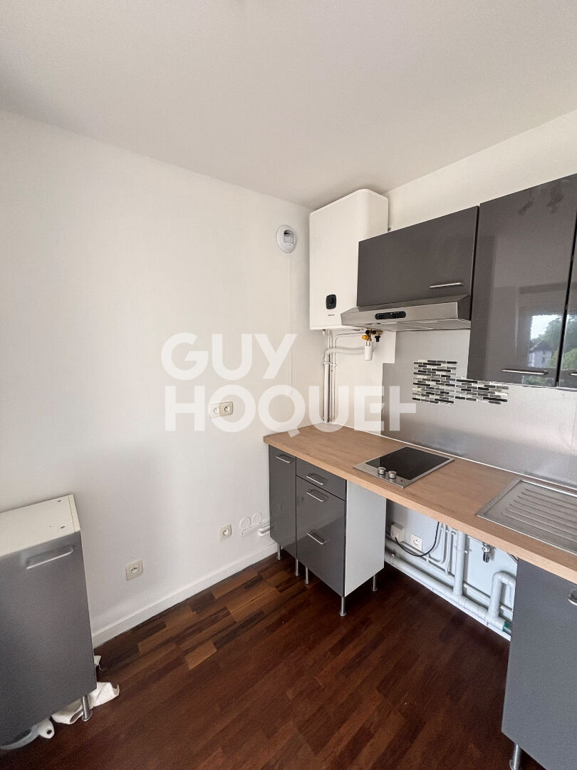 Appartement T1 à louer au dernier étage à Livry-Gargan, proche tramway et écoles