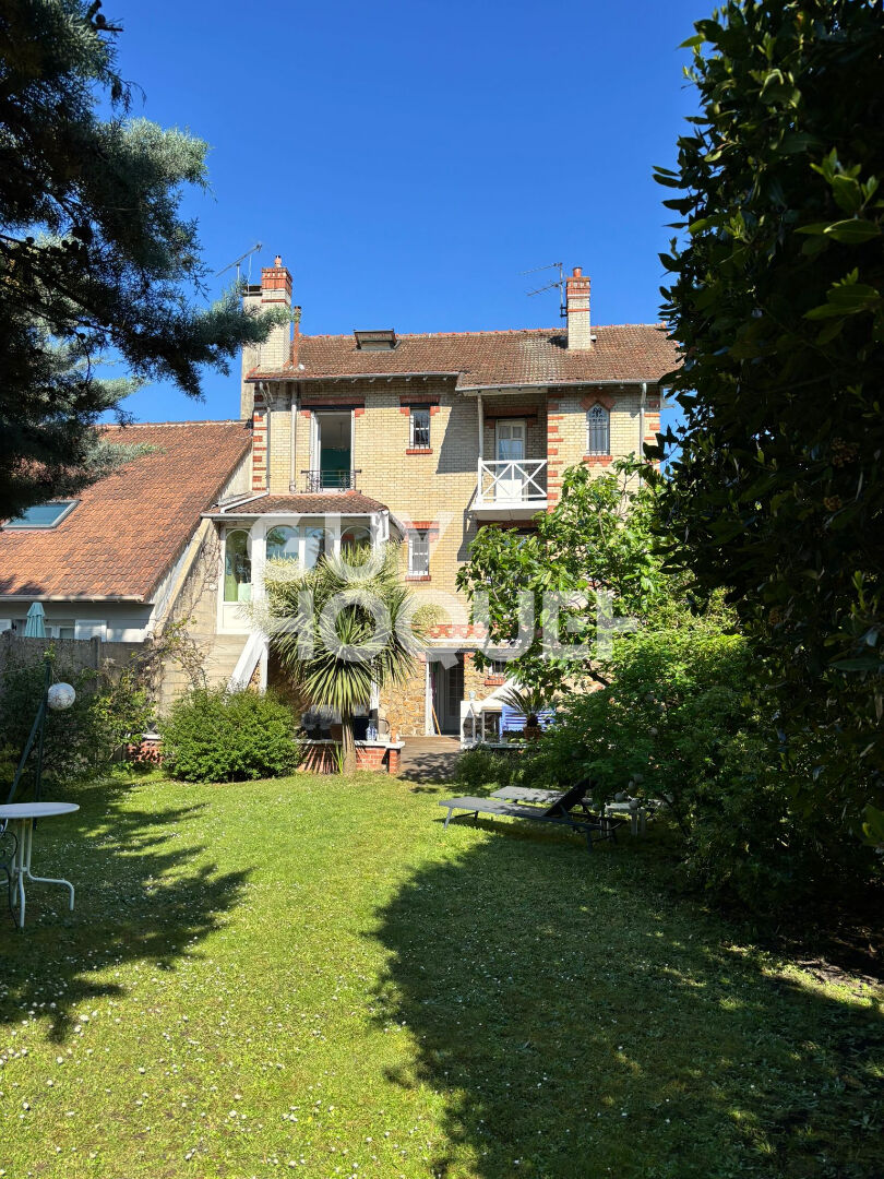 Maison d'exception à Livry-Gargan - Charme des Années 20 et Confort Moderne