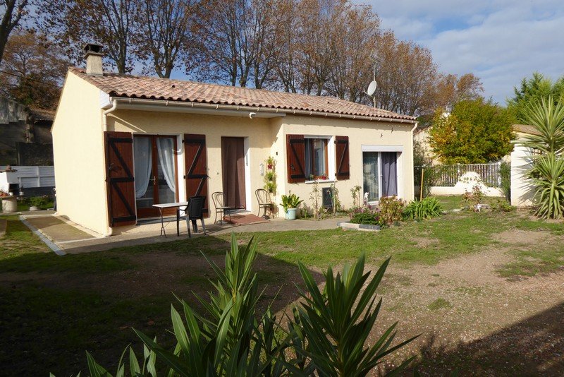 Villa Plain Pied 3 Chambres Avec Jardin En Bon état