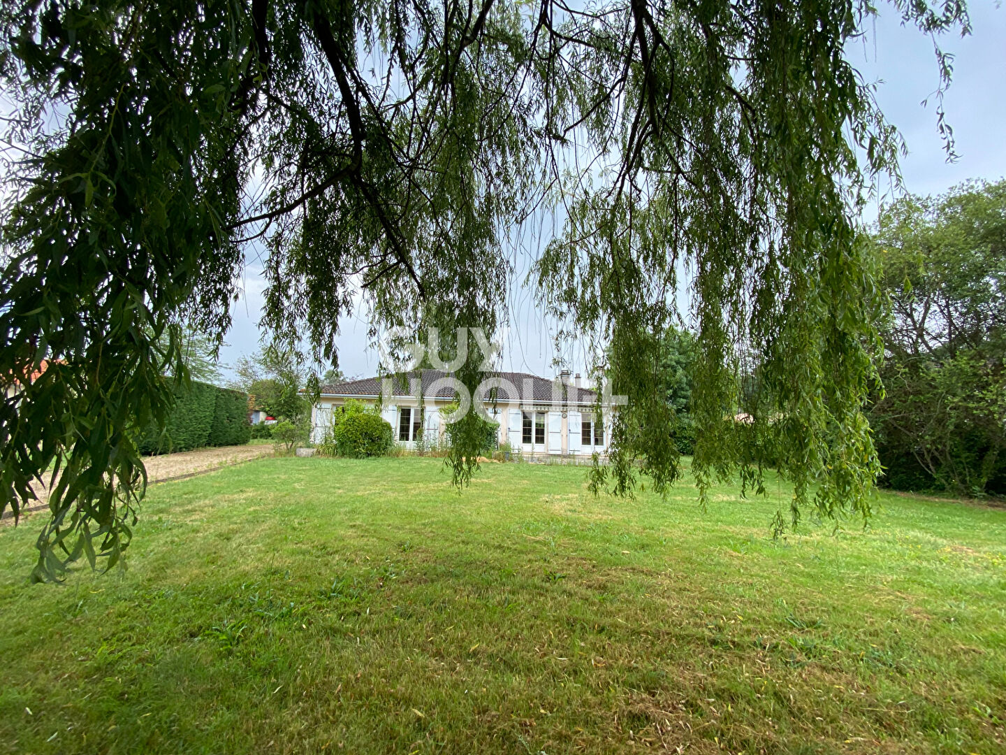 A 20 MINUTES DE LIBOURNE ET A 2 PAS DES COMMODITES ET GARE ET AXE ROUTIERS