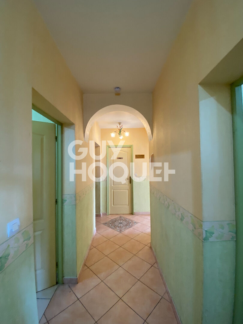 LIBOURNE , MAISON PIERRE -  LOCAL PROFESSIONNEL ET APPARTEMENTS LIBRES