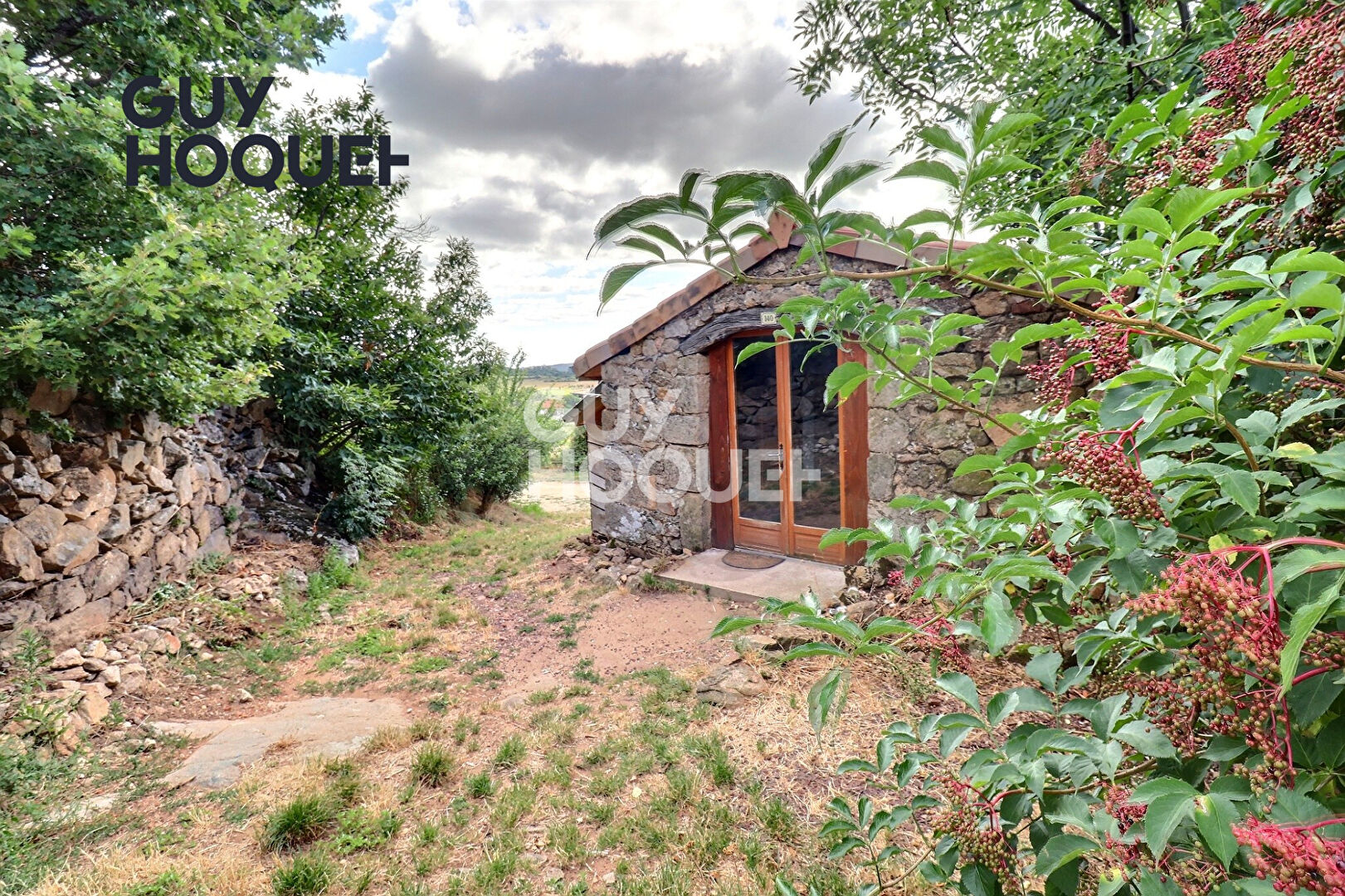 Maison atypique avec jardin - Bozas