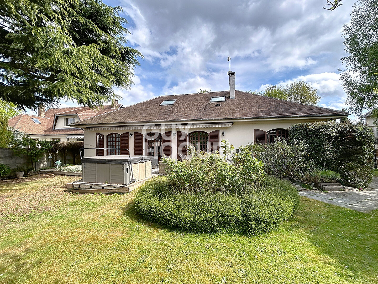 LIMEIL-BRÉVANNES : très grande maison à vendre