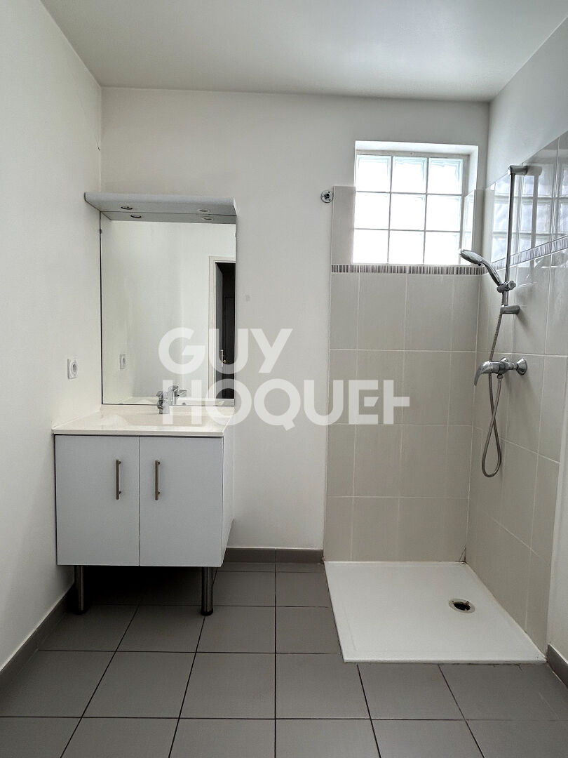 STUDIO 30m2 EN DERNIER ETAGE