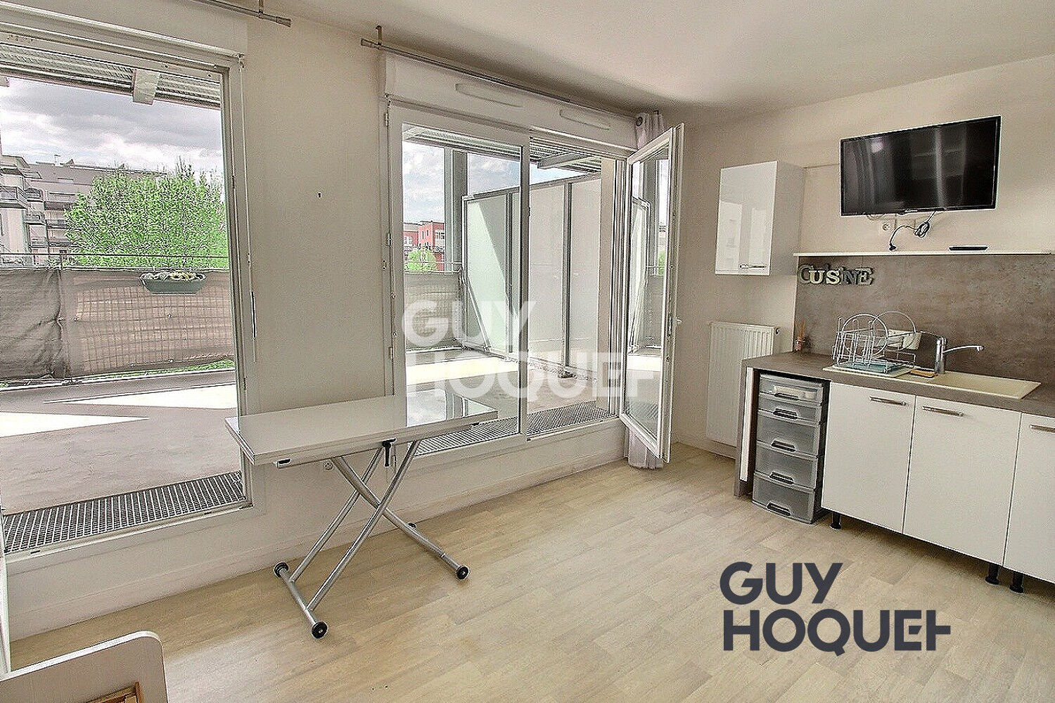 Studio avec terrasse à découvrir rapidement !