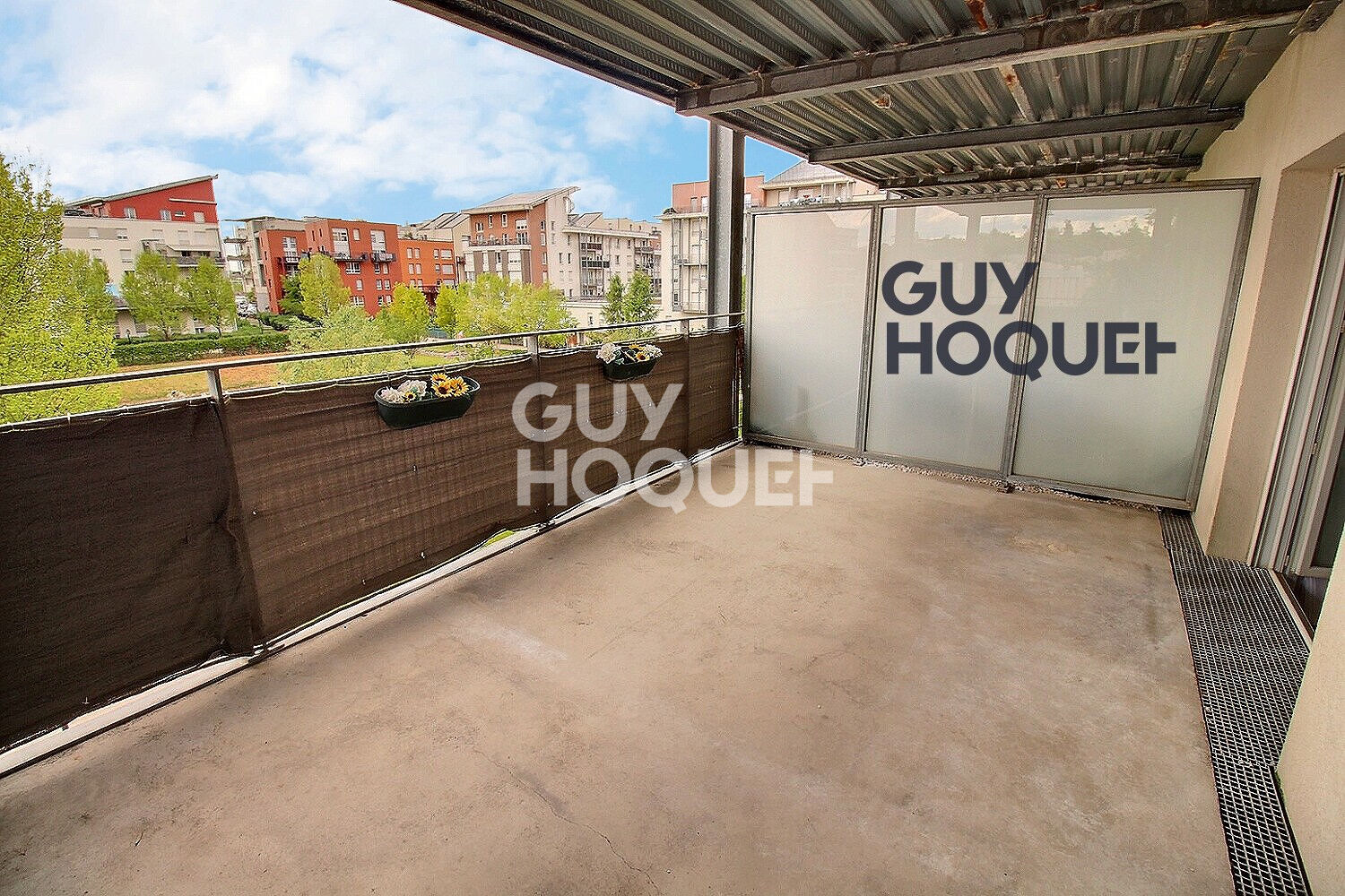 Studio avec terrasse à découvrir rapidement !