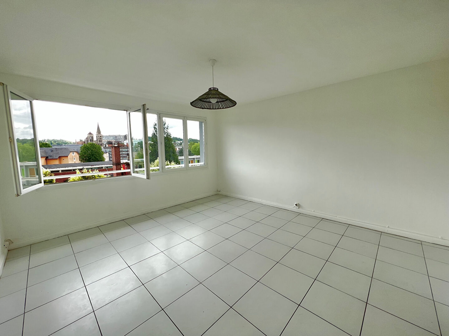 LISIEUX VILLE - studio 27 m² avec cave