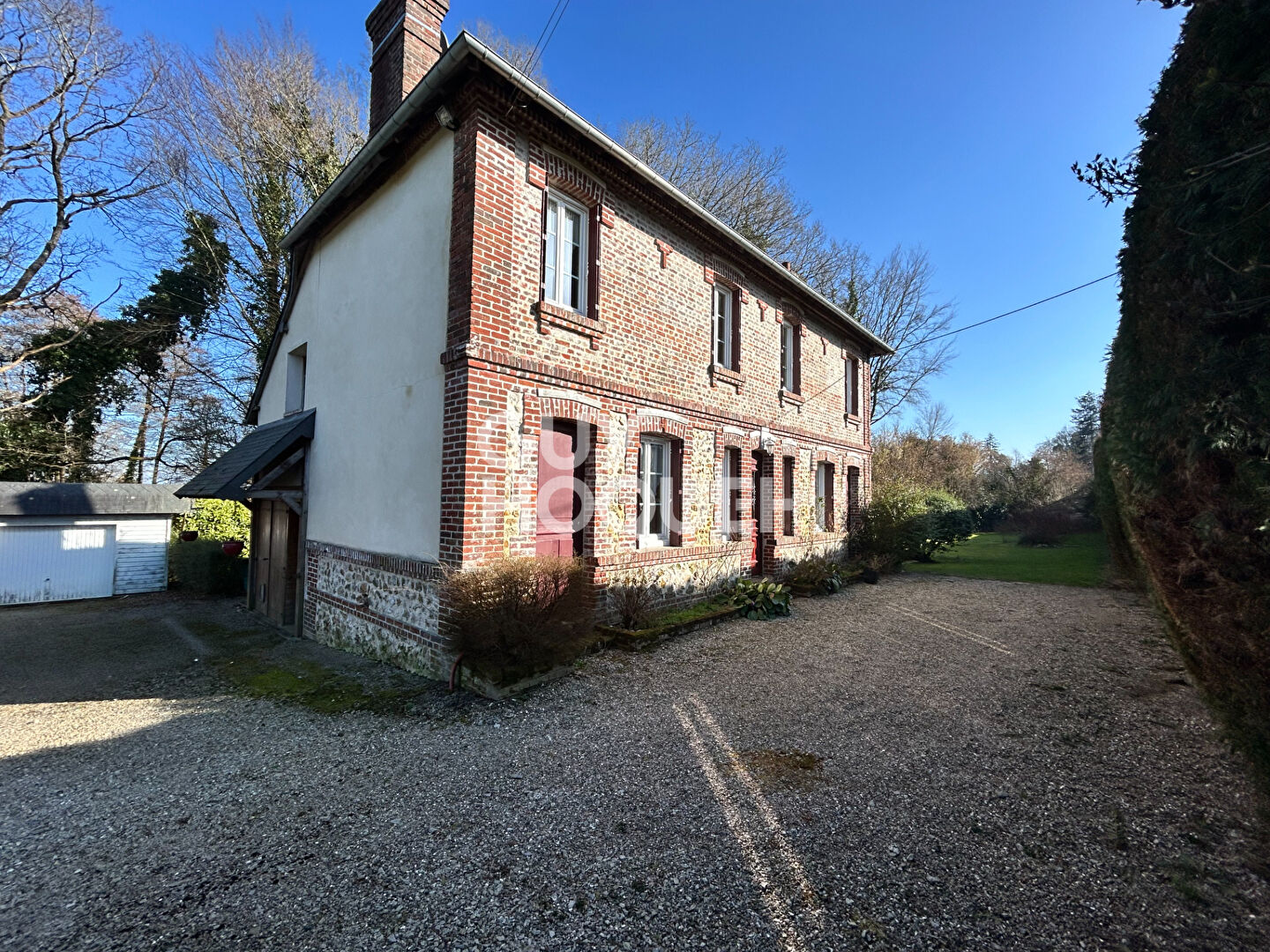 7 MINUTES DE LISIEUX - MAISON DE MAÎTRE - 7 PIÈCES 120 M²