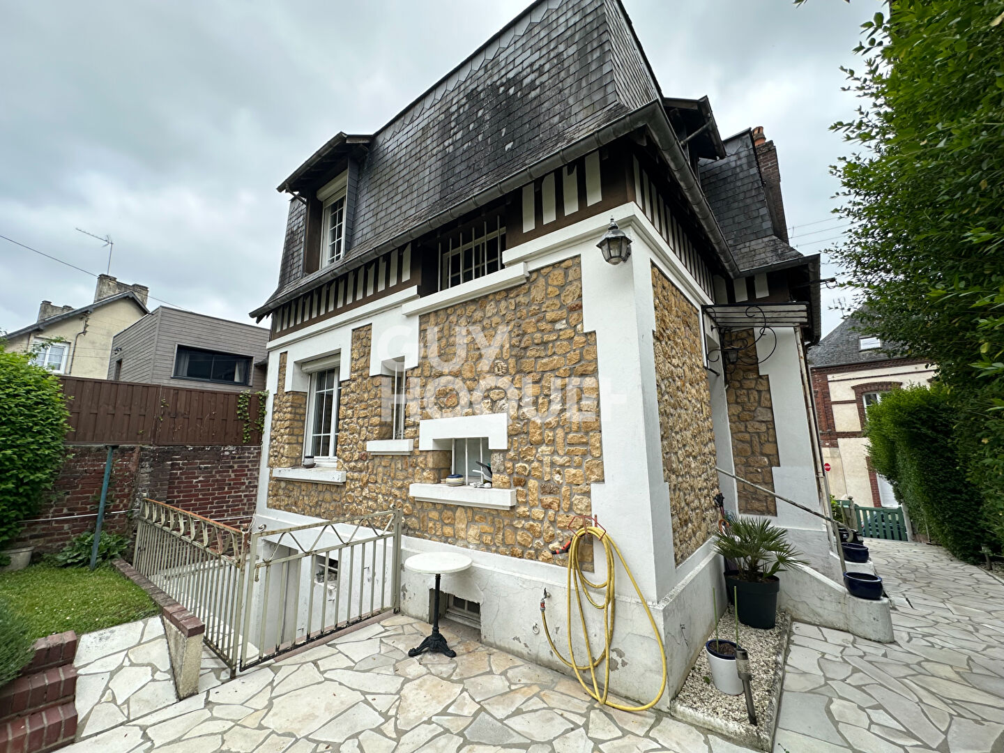 MAISON ANGLO NORMANDE CENTRE VILLE DE LISIEUX - 5 pièce(s) 87 m2