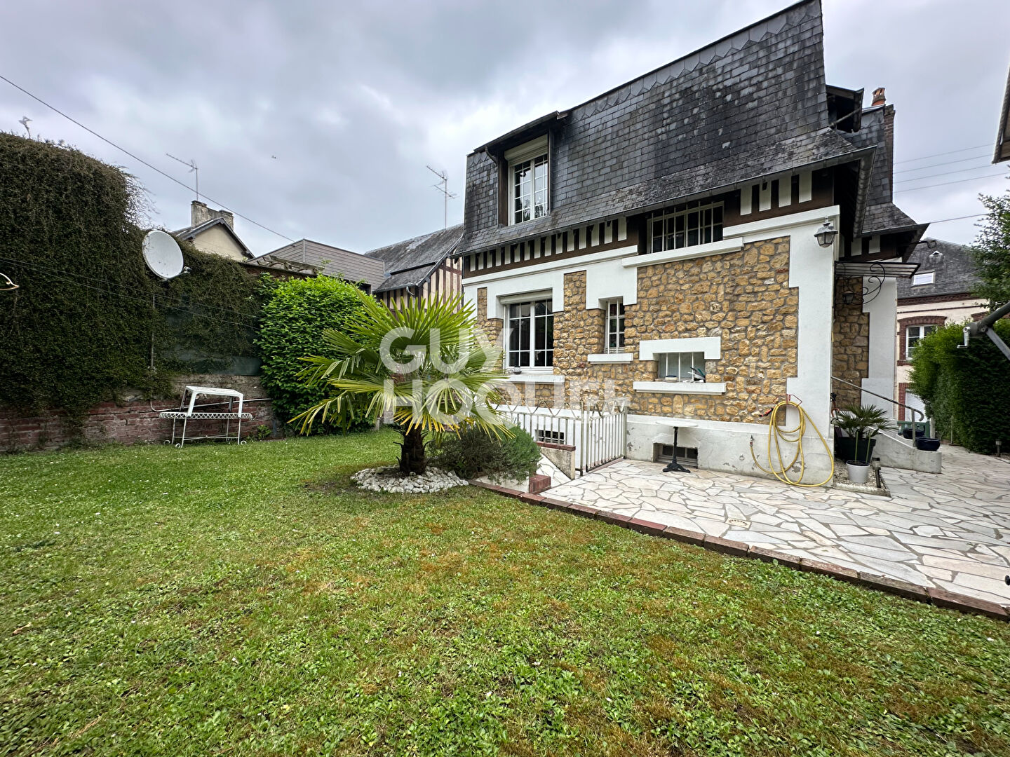 MAISON ANGLO NORMANDE CENTRE VILLE DE LISIEUX - 5 pièce(s) 87 m2