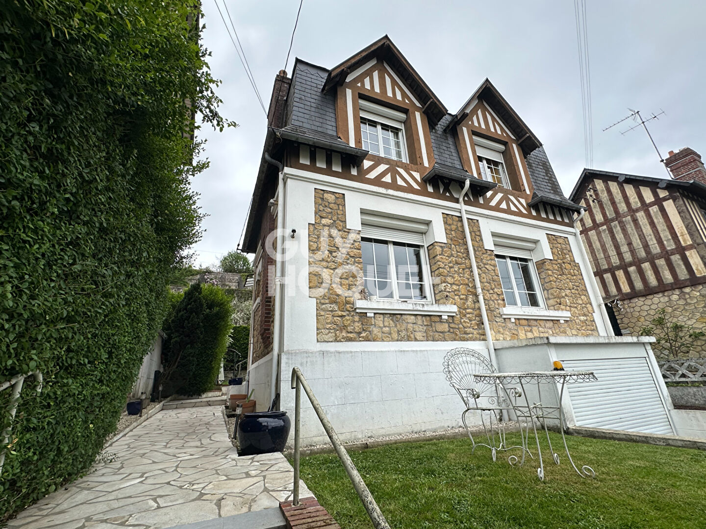 MAISON ANGLO NORMANDE CENTRE VILLE DE LISIEUX - 5 pièce(s) 87 m2