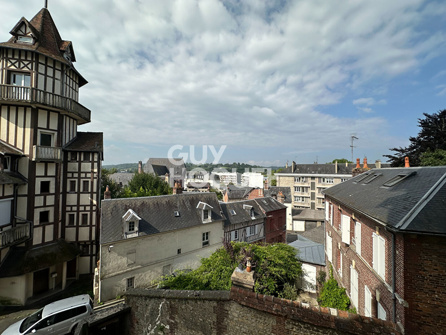 Appartement totalement rénové au centre ville de Lisieux