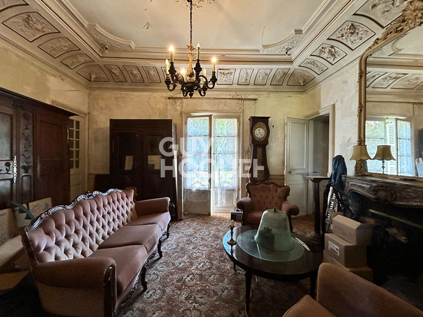 A 5 MINUTES DE LISIEUX - PROPRIÉTÉ DE 14 PIÈCES