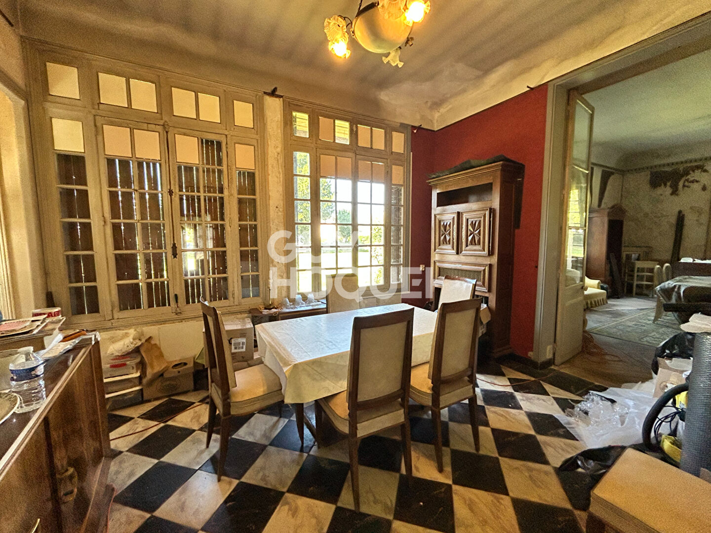 A 5 MINUTES DE LISIEUX - PROPRIÉTÉ DE 14 PIÈCES