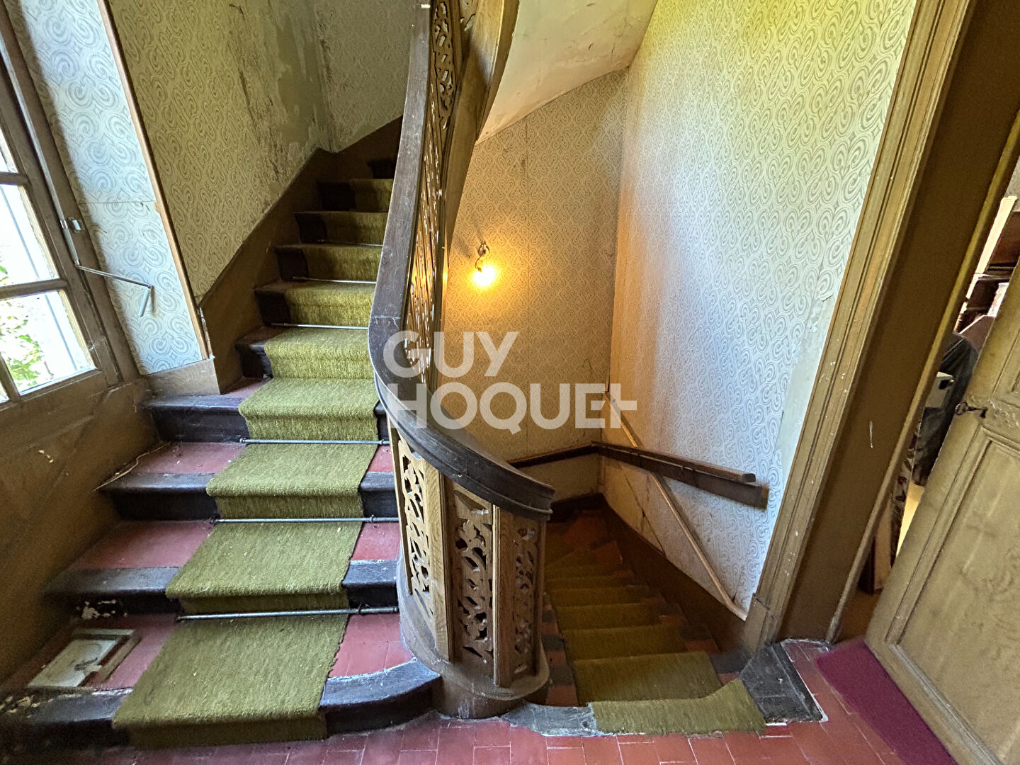 A 5 MINUTES DE LISIEUX - PROPRIÉTÉ DE 14 PIÈCES