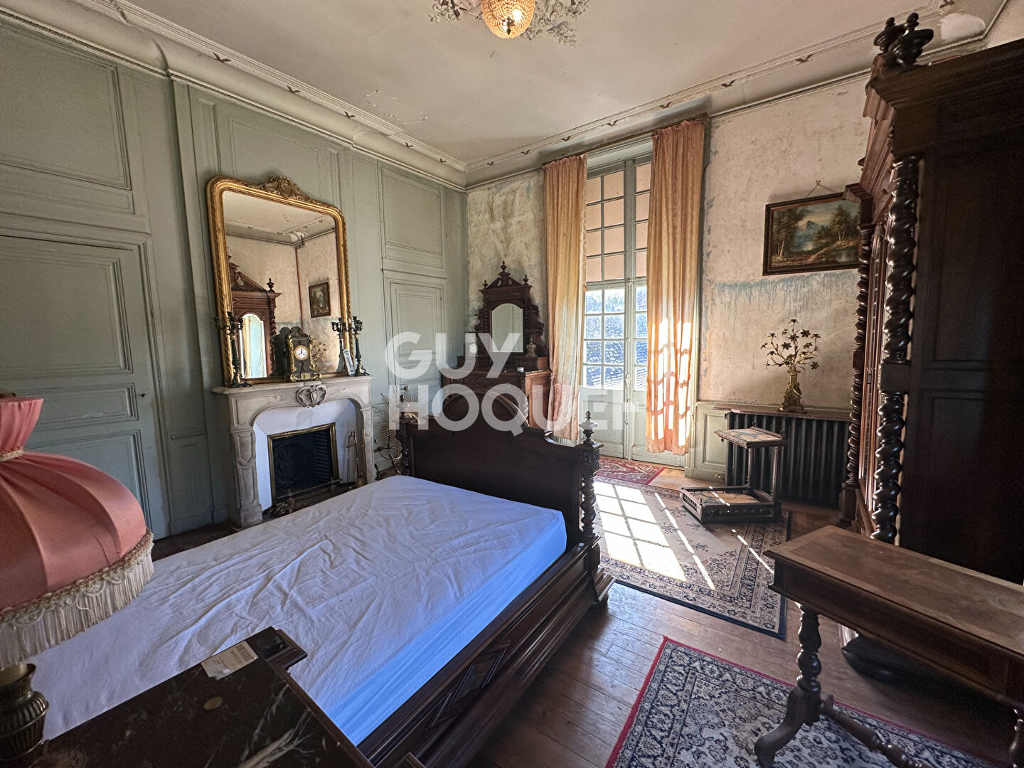 A 5 MINUTES DE LISIEUX - PROPRIÉTÉ DE 14 PIÈCES