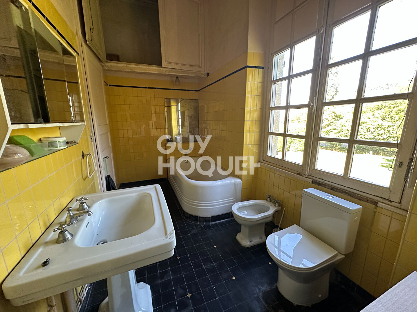 A 5 MINUTES DE LISIEUX - PROPRIÉTÉ DE 14 PIÈCES