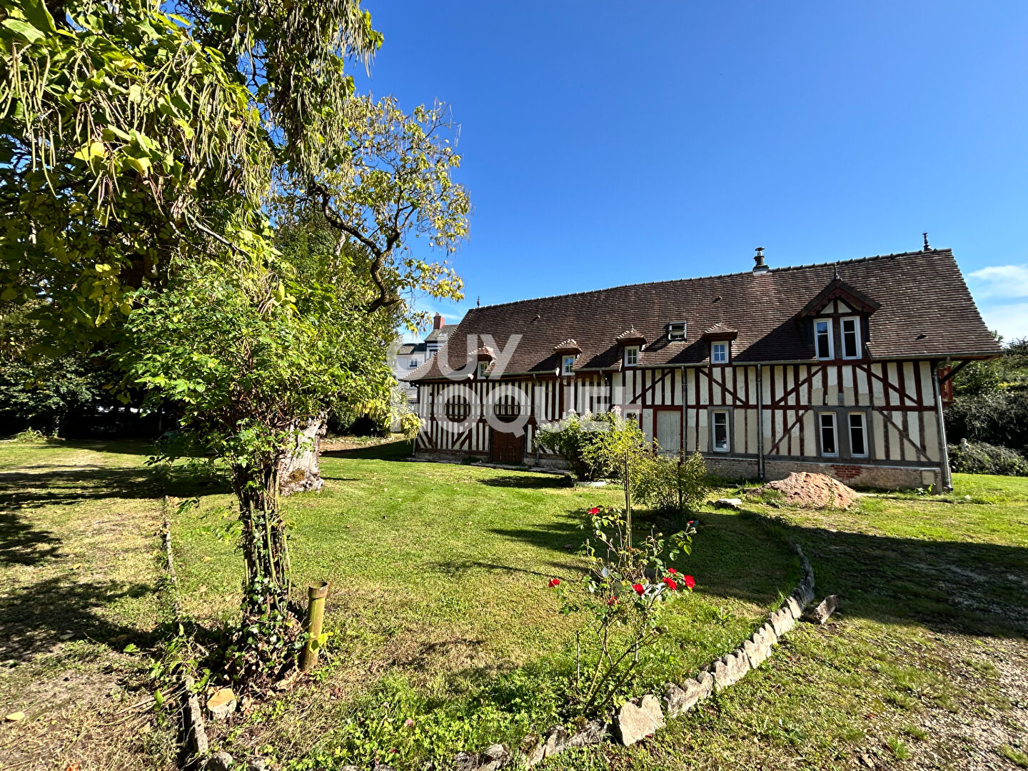 A 5 MINUTES DE LISIEUX - PROPRIÉTÉ DE 14 PIÈCES