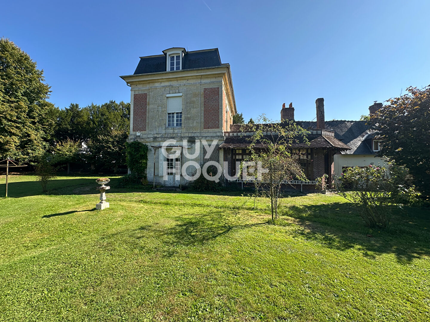 A 5 MINUTES DE LISIEUX - PROPRIÉTÉ DE 14 PIÈCES