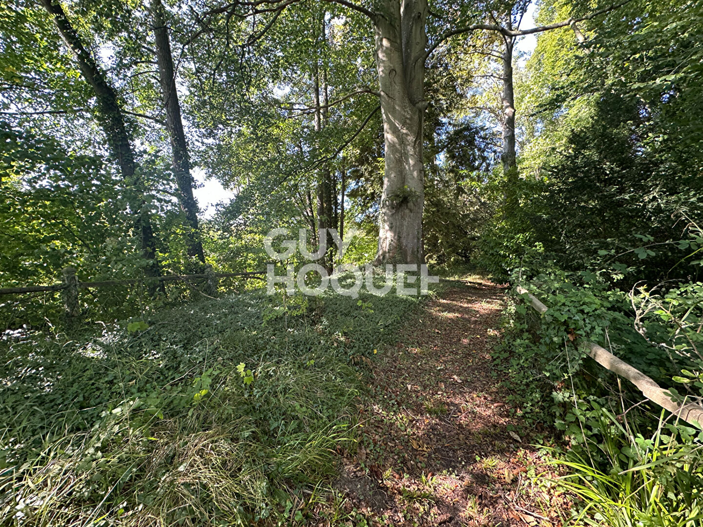 A 5 MINUTES DE LISIEUX - PROPRIÉTÉ DE 14 PIÈCES
