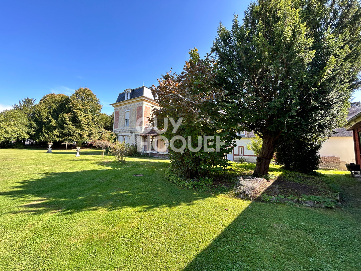 A 5 MINUTES DE LISIEUX - PROPRIÉTÉ DE 14 PIÈCES