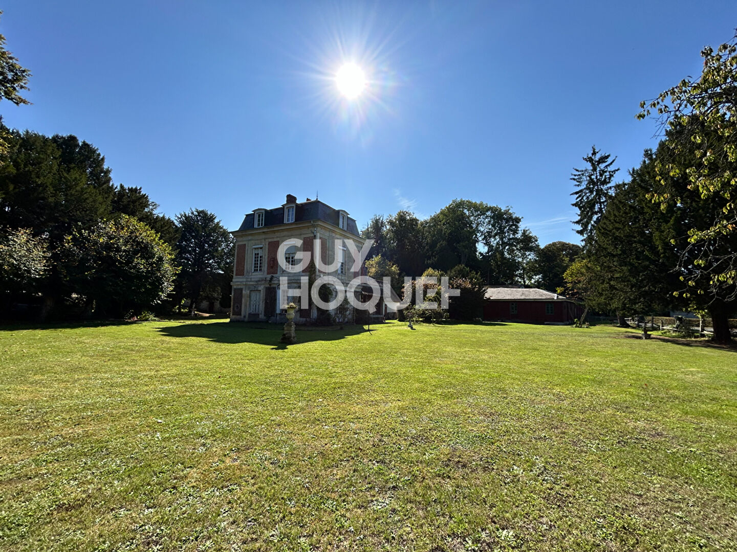 A 5 MINUTES DE LISIEUX - PROPRIÉTÉ DE 14 PIÈCES