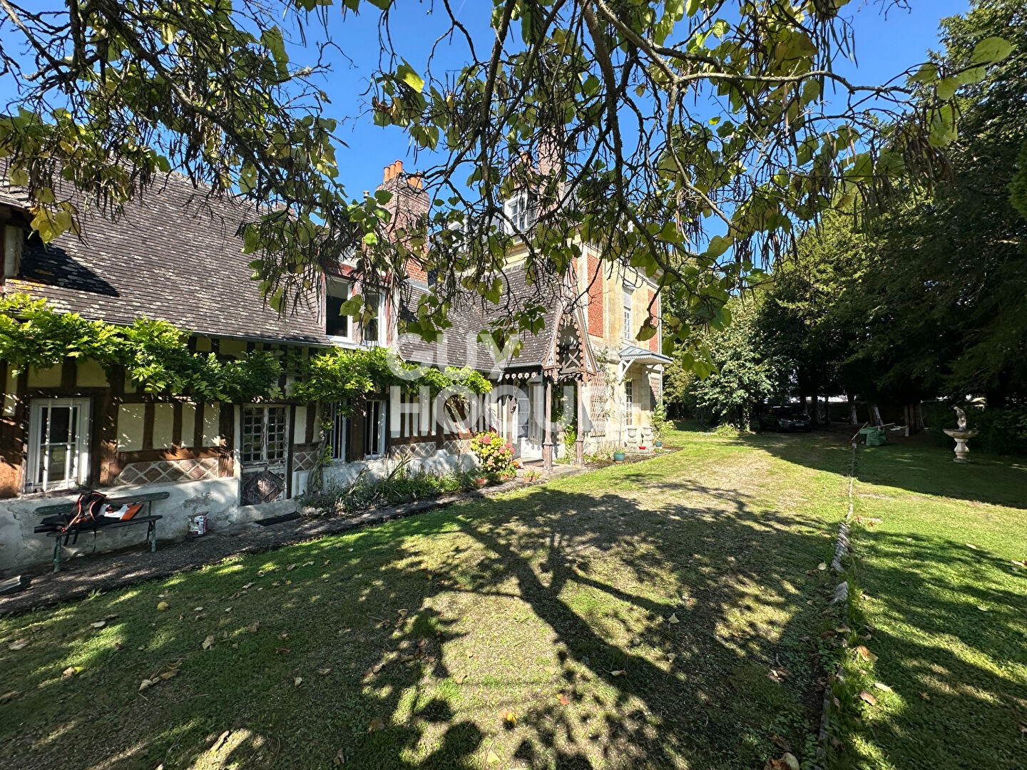 A 5 MINUTES DE LISIEUX - PROPRIÉTÉ DE 14 PIÈCES