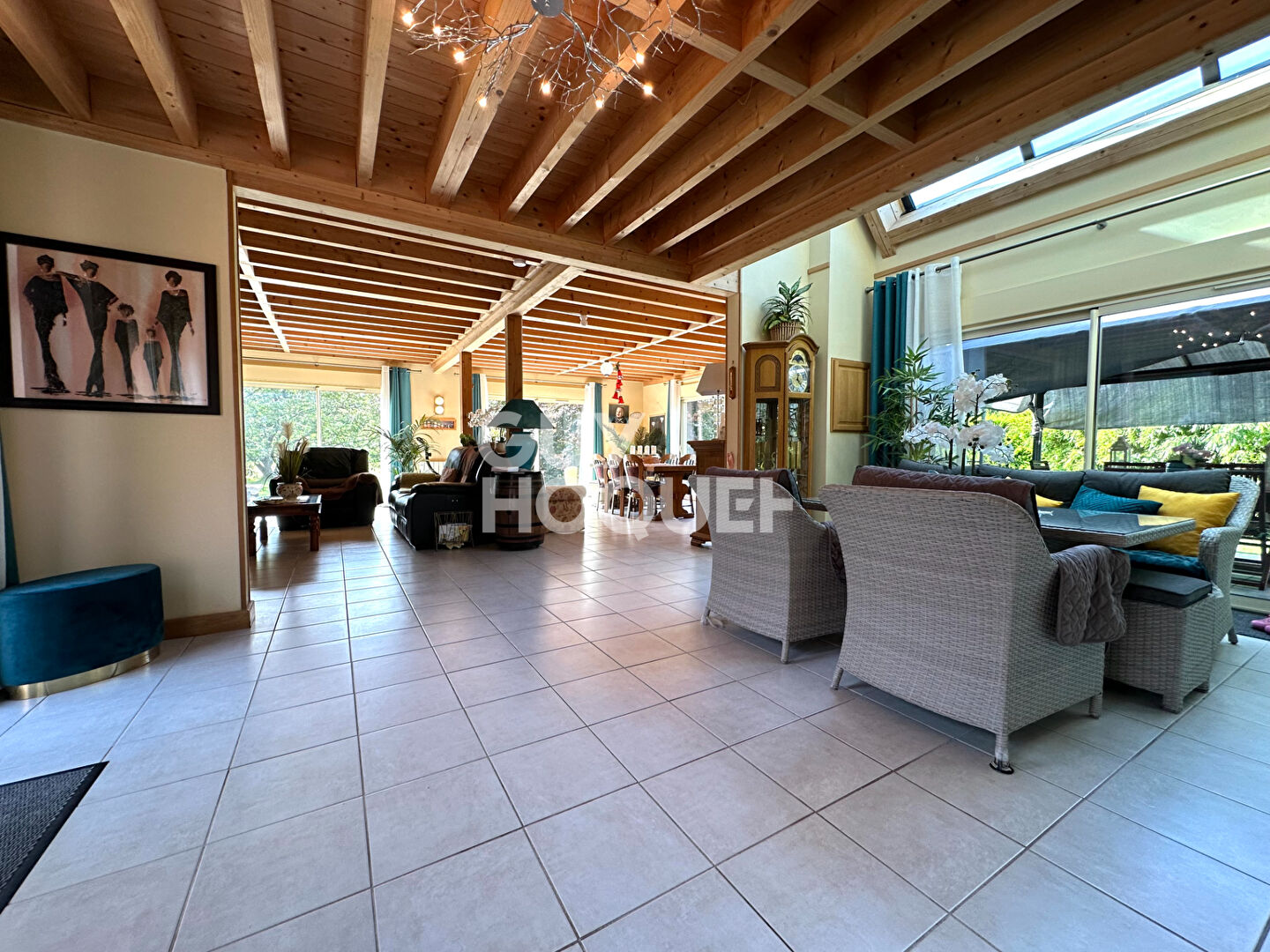 AUX PORTES DE LISIEUX  - MAISON CONTEMPORAINE ET FAMILIALE DE  8 PIÈCES