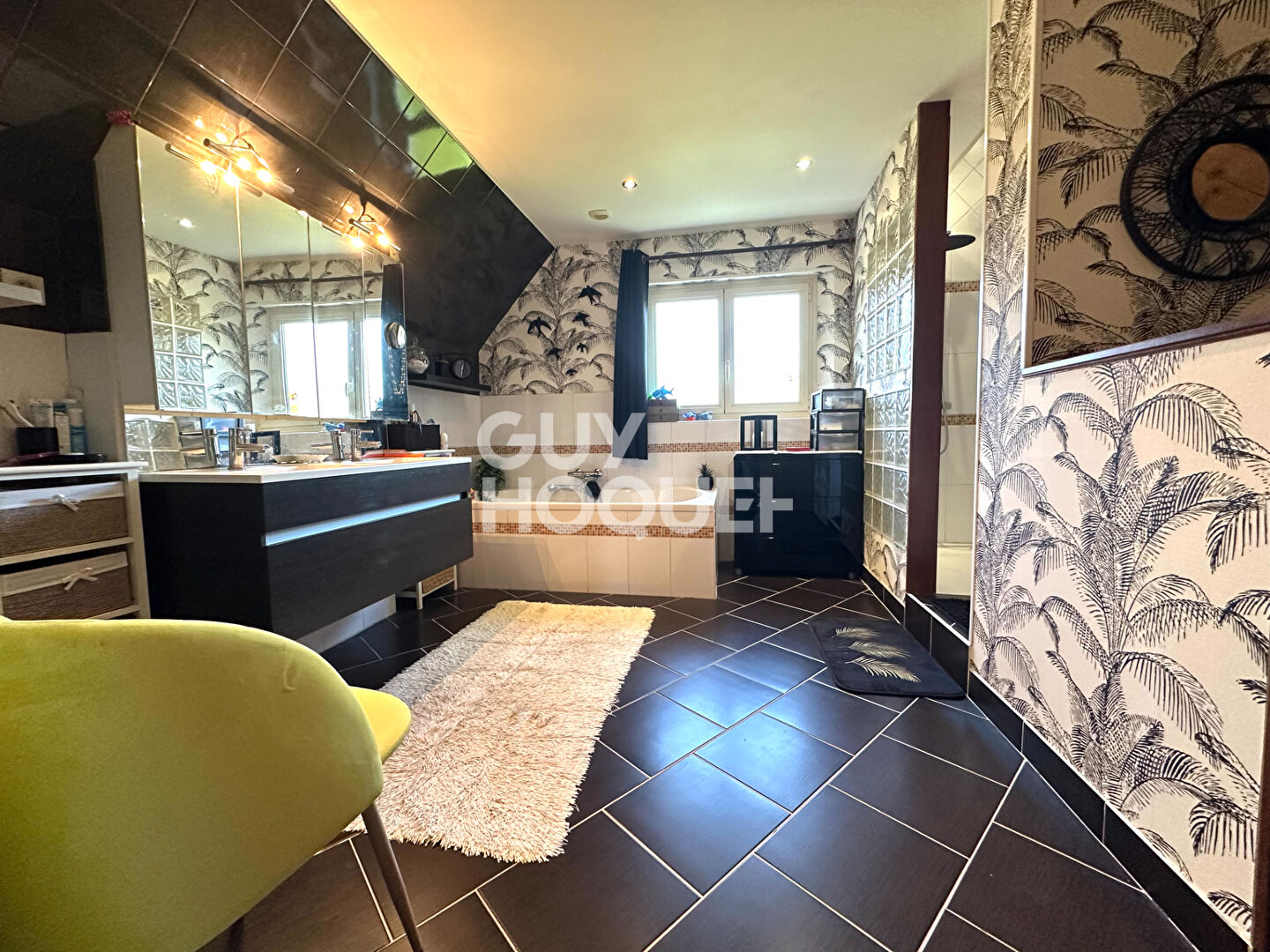 AUX PORTES DE LISIEUX  - MAISON CONTEMPORAINE ET FAMILIALE DE  8 PIÈCES