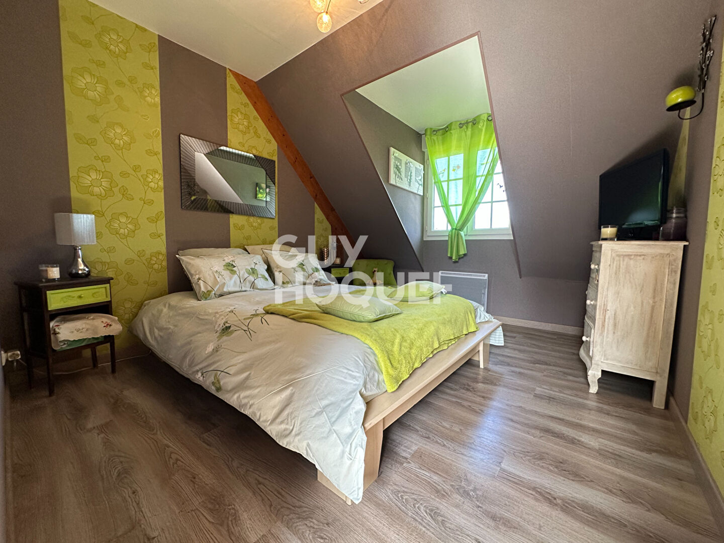 AUX PORTES DE LISIEUX  - MAISON CONTEMPORAINE ET FAMILIALE DE  8 PIÈCES