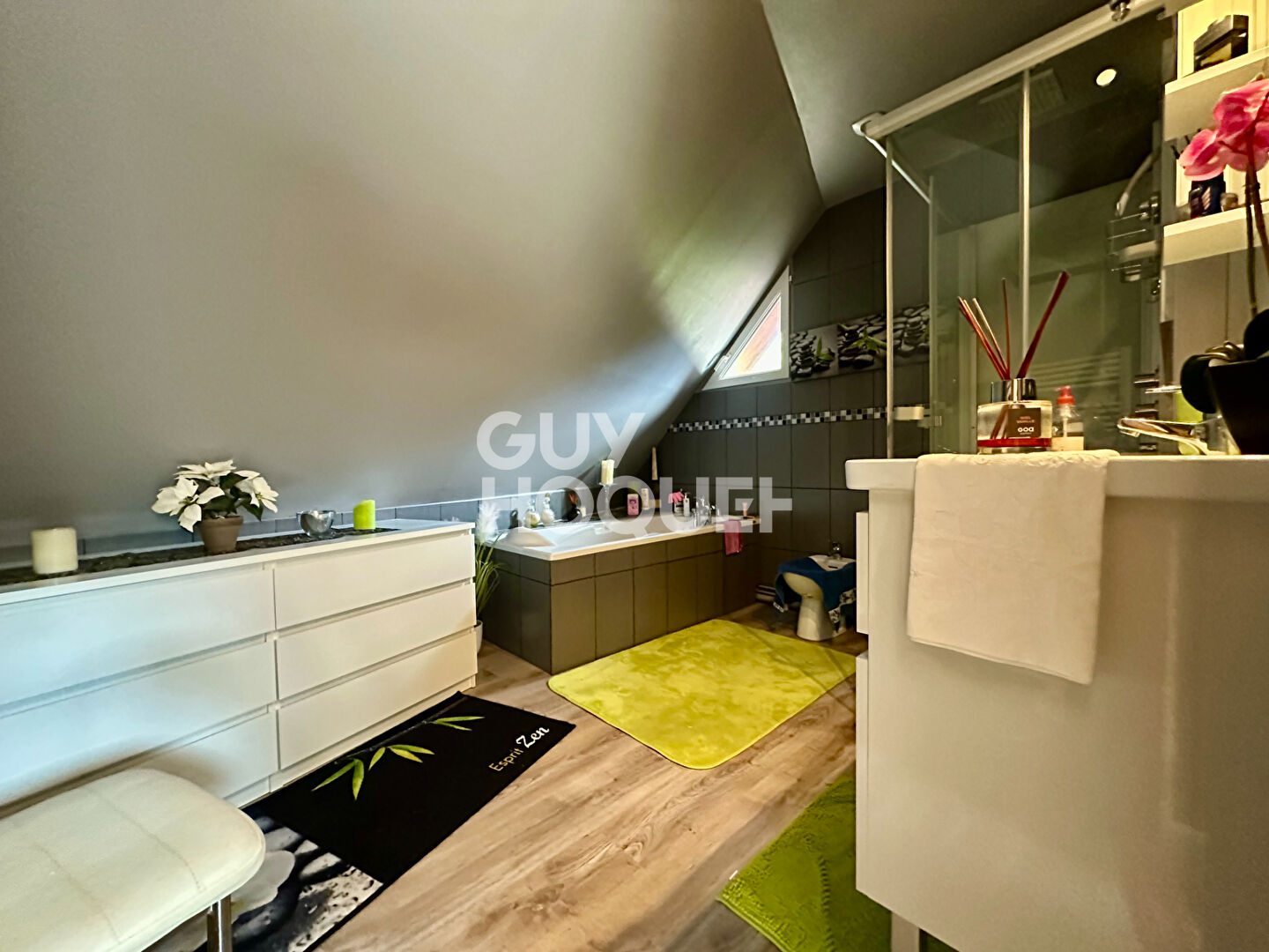 AUX PORTES DE LISIEUX  - MAISON CONTEMPORAINE ET FAMILIALE DE  8 PIÈCES