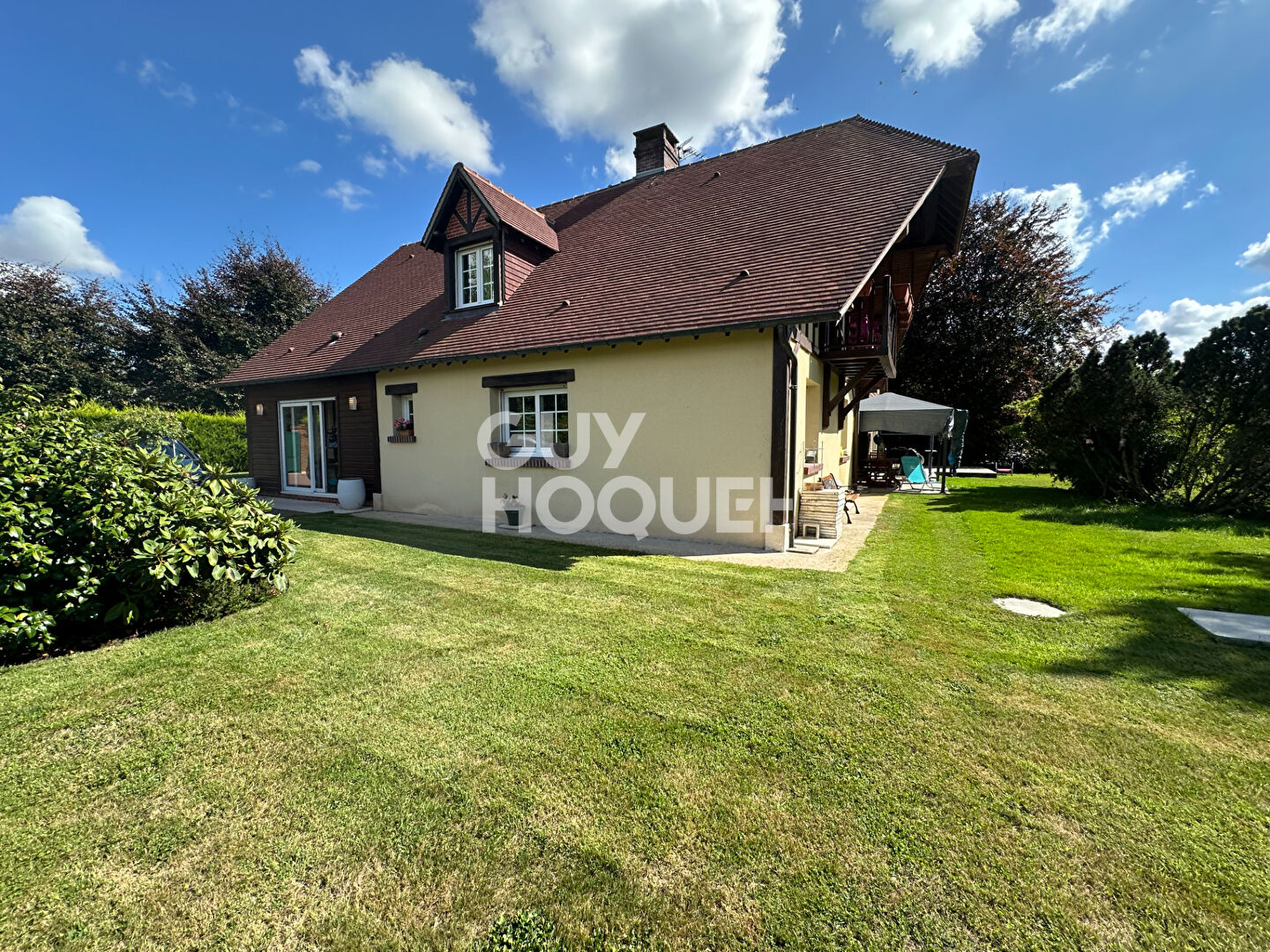 AUX PORTES DE LISIEUX  - MAISON CONTEMPORAINE ET FAMILIALE DE  8 PIÈCES