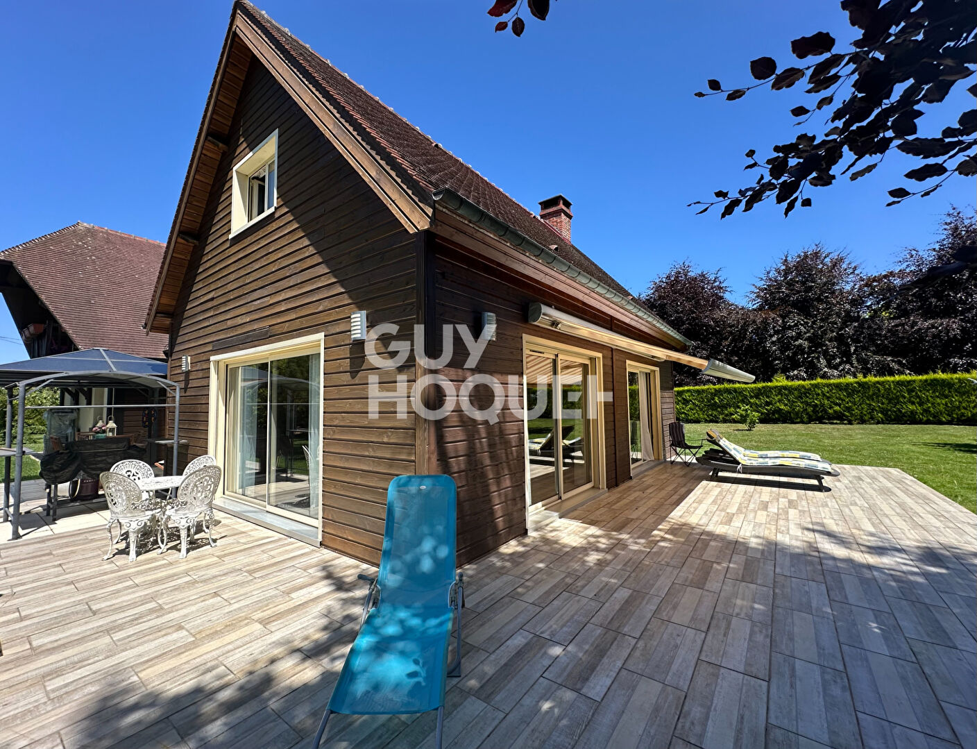 AUX PORTES DE LISIEUX  - MAISON CONTEMPORAINE ET FAMILIALE DE  8 PIÈCES