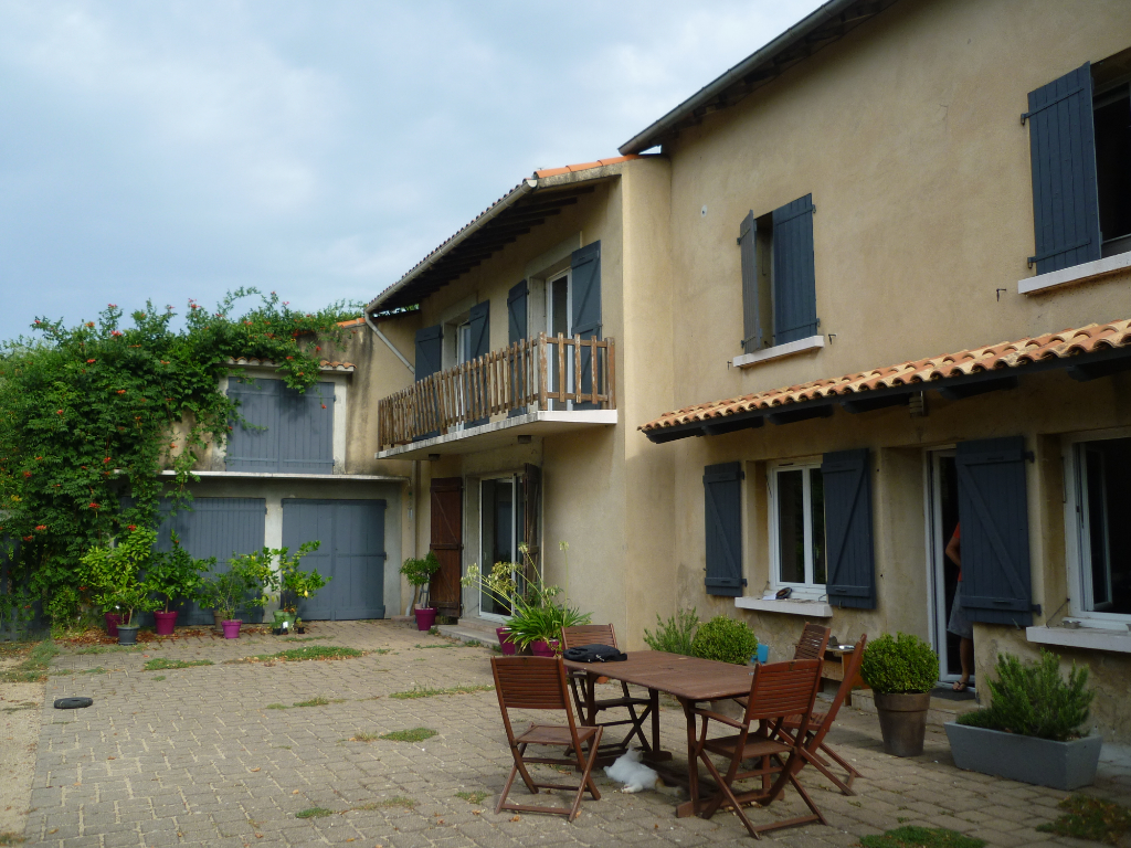 À vendre, maison 4 pièces d'une surface habitable de 129 m² à LIVRON SUR DROME (26250).