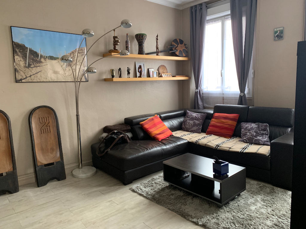 Appartement 5 pièces d'une surface habitable de 81,65 m² à louer à LONGJUMEAU (91160).