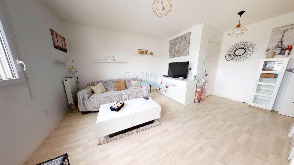 LA VILLE DU BOIS : appartement F1 meublé (28 m²) en location