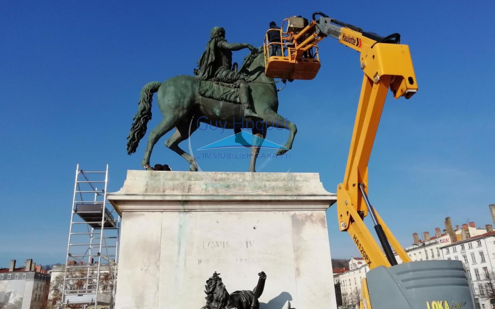 Restauration de la statue équestre (place Bellecour) en pleine étude