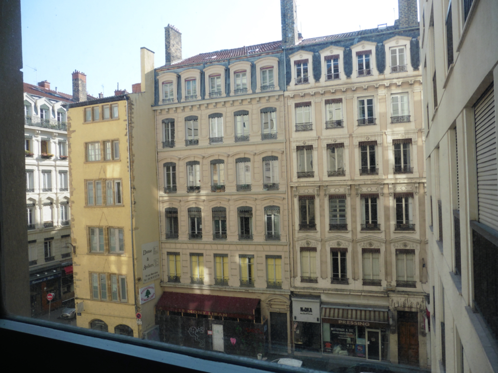 LYON 2 QUAI SAINT ANTOINE - T3 de 119m² + balcon + garage – Guy-hoquet.com