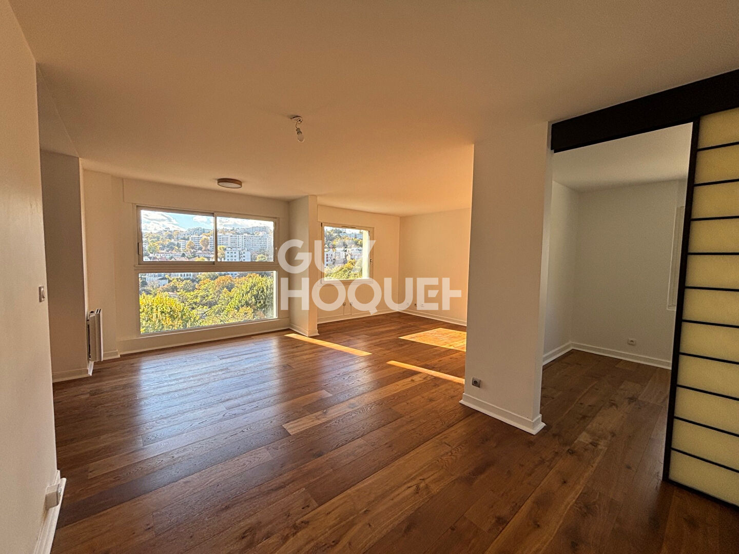 LYON 5 - SAINT JUST - PARC PISCINE TENNIS VUE DEGAGEE