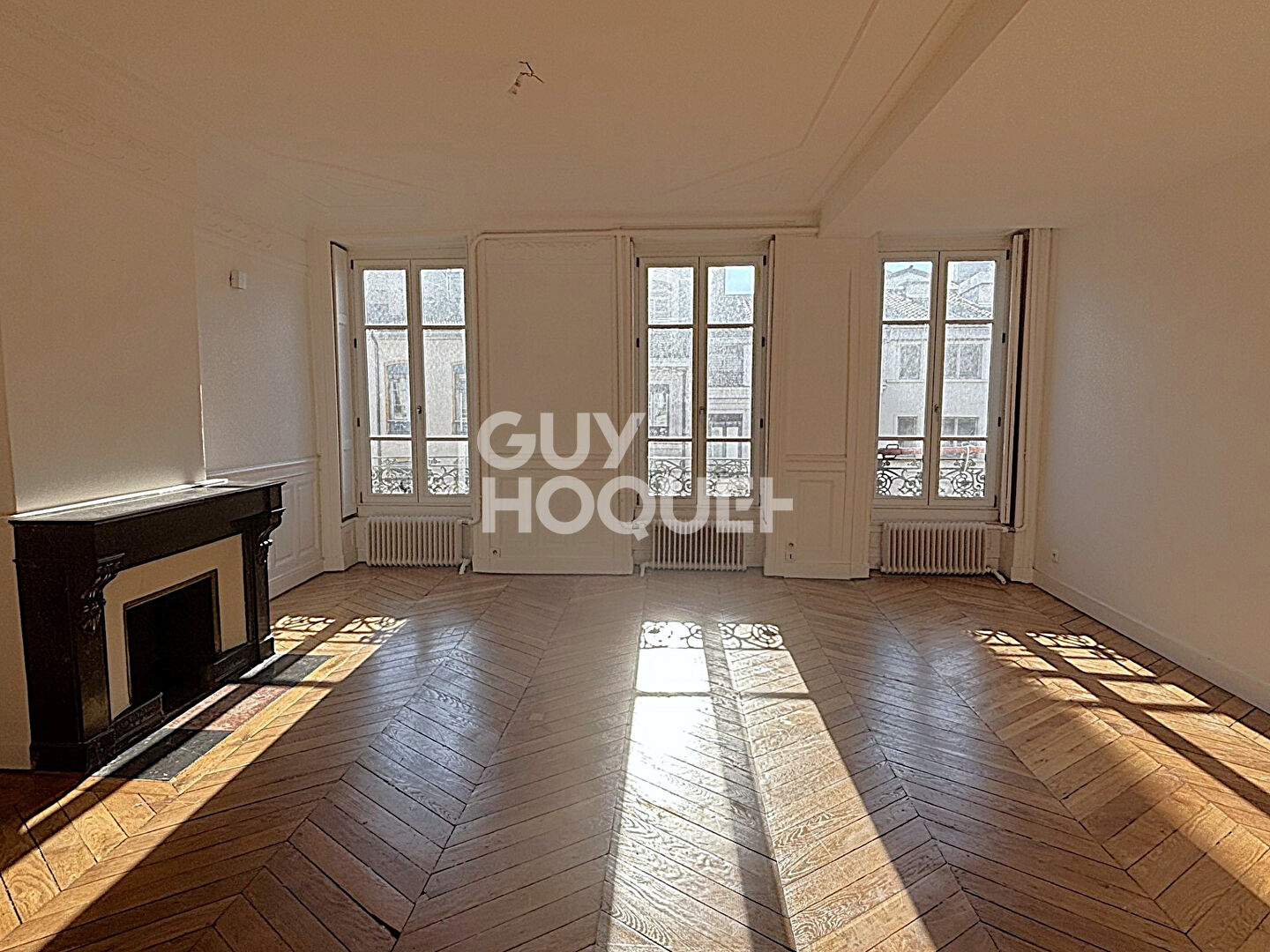 LYON 2 - REPUBLIQUE BELLECOUR