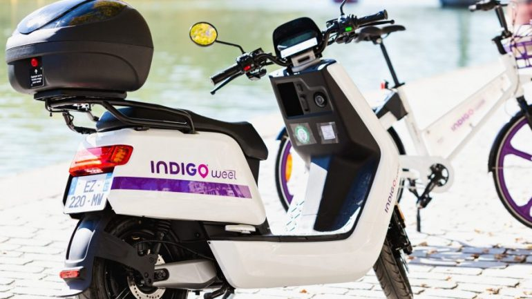 Après les vélos, les trottinettes, voici qu'arrive un service de location de scooters électriques à Lyon.