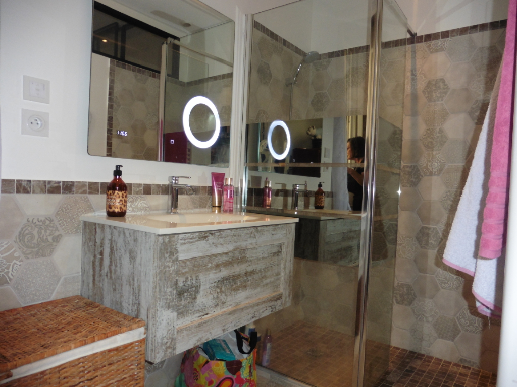 COEUR DE MONTCHAT : T2 rénové de 44 m2