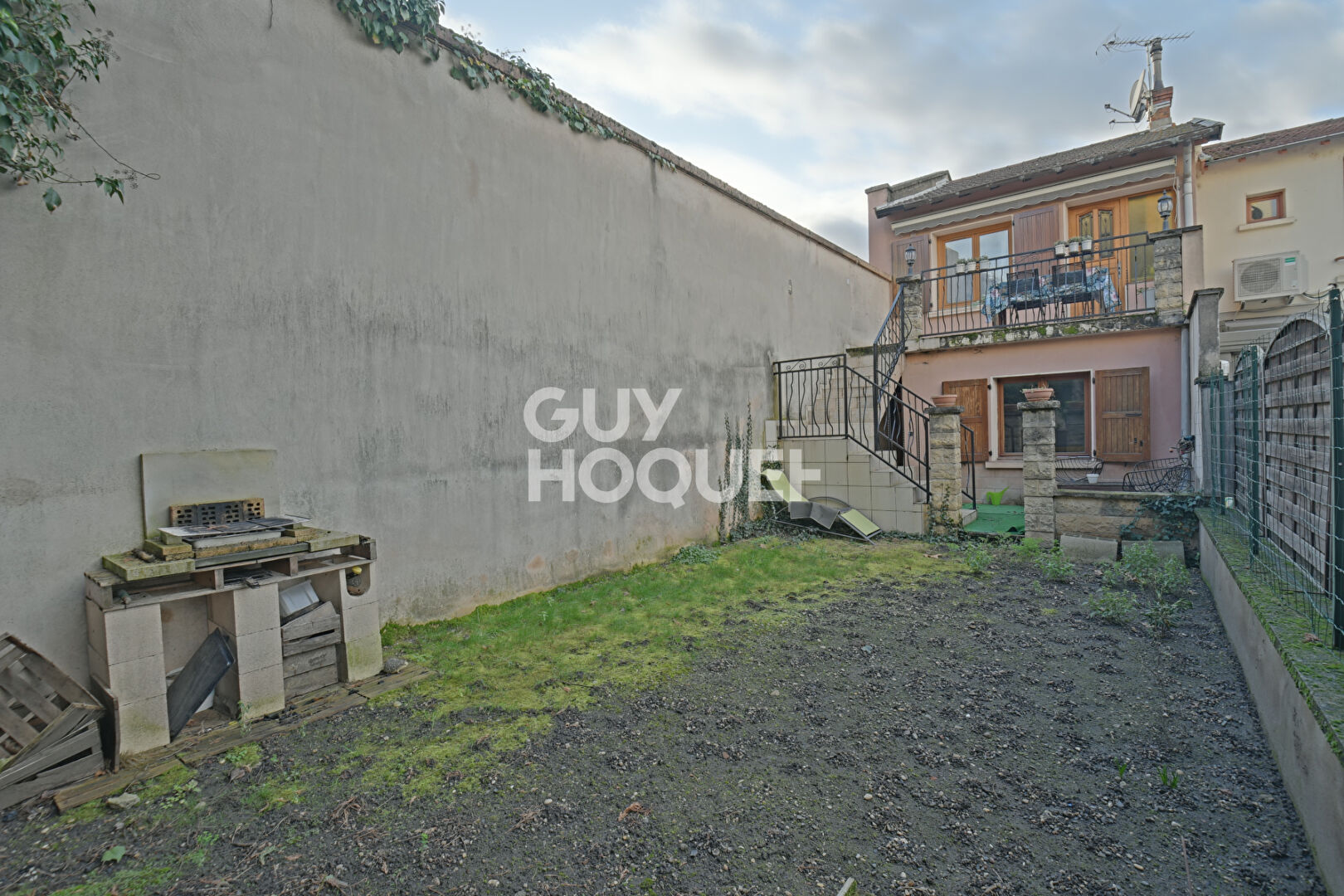 Maison de type T3 avec grand séjour, deux chambres et un jardin dans le 8ème arrondissement de Lyon (69008)