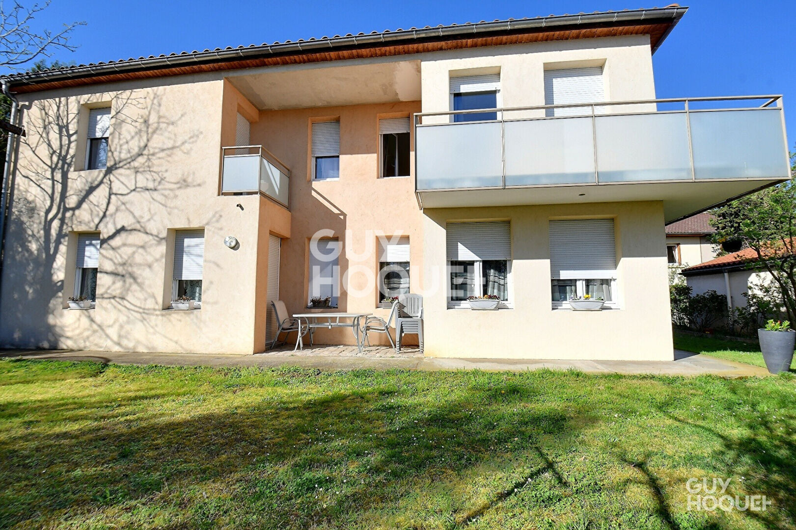 À VENDRE, Maison familiale de 203 m² avec studio indépendant, Terrain de 817 m², Bron (69500)