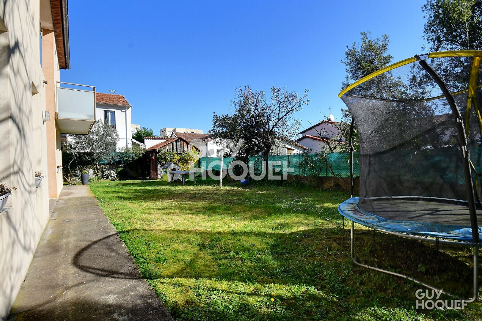 À VENDRE, Maison familiale de 203 m² avec studio indépendant, Terrain de 817 m², Bron (69500)